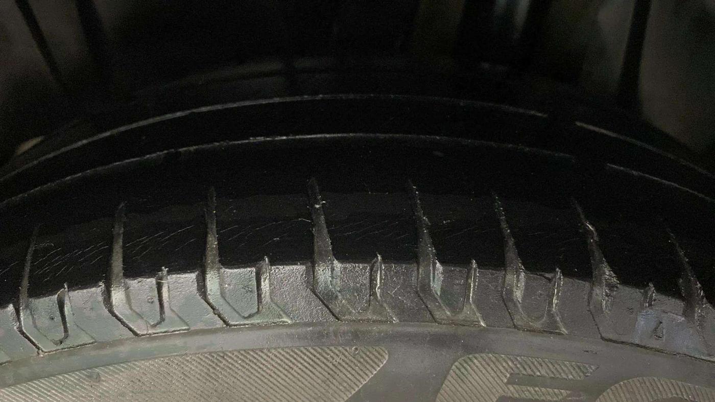 2019 Maruti XL6 ALPHA AT, Petrol, Automatic, 79,903 km, Left Rear Tyre Tread