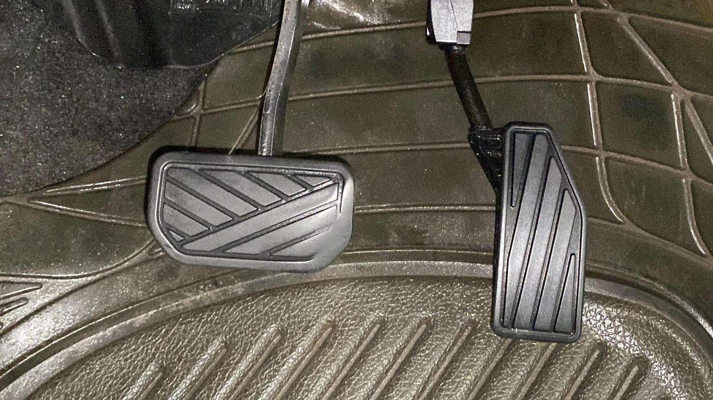 2019 Maruti XL6 ALPHA AT, Petrol, Automatic, 79,903 km, Pedals