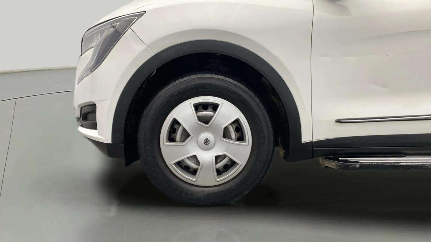 2022 Mahindra XUV700 MX D MT 5 STR, Diesel, Manual, 58,937 km, Left Front Wheel