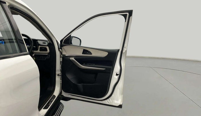 2022 Mahindra XUV700 MX D MT 5 STR, Diesel, Manual, 58,937 km, RHS Front Door