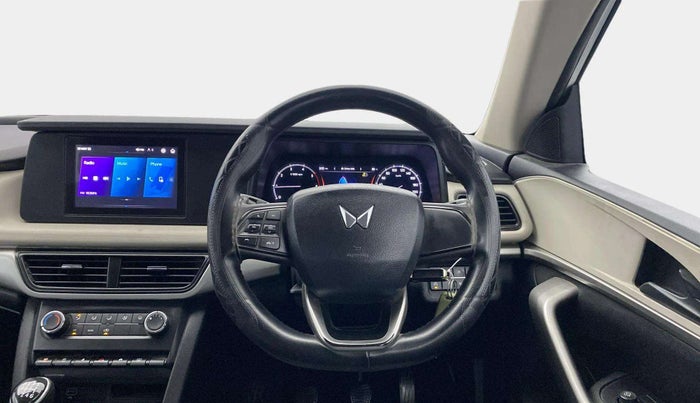 2022 Mahindra XUV700 MX D MT 5 STR, Diesel, Manual, 58,937 km, Steering Wheel Close Up