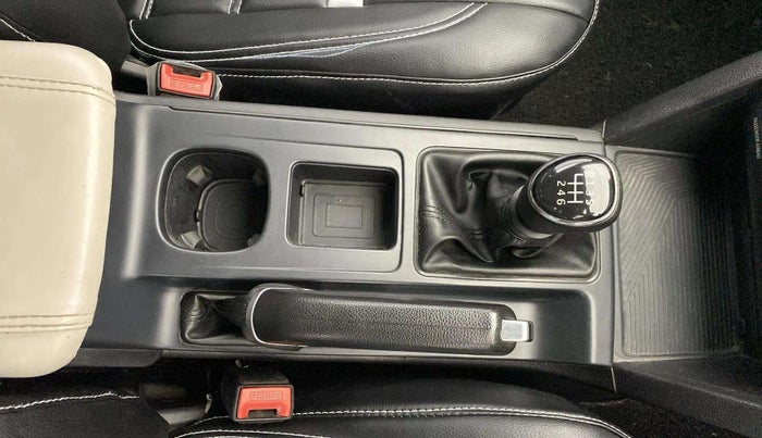 2022 Mahindra XUV700 MX D MT 5 STR, Diesel, Manual, 58,937 km, Gear Lever