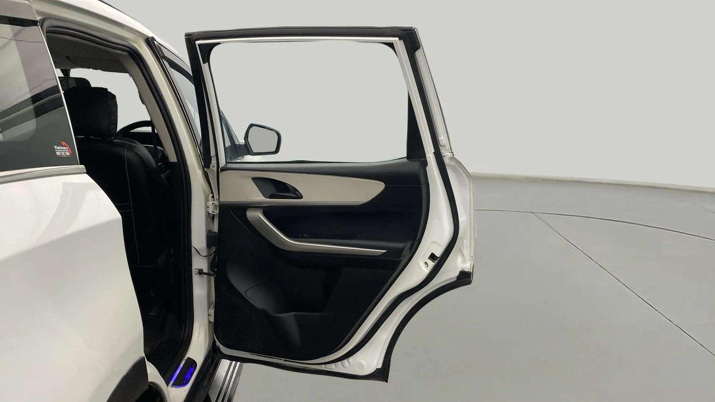 2022 Mahindra XUV700 MX D MT 5 STR, Diesel, Manual, 58,937 km, RHS Rear Door