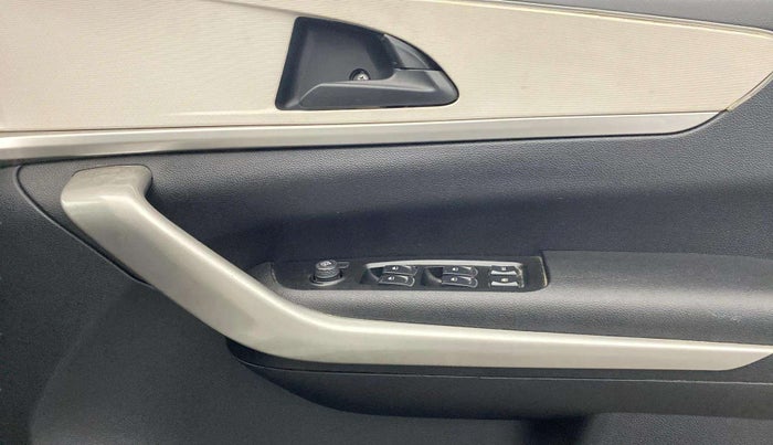 2022 Mahindra XUV700 MX D MT 5 STR, Diesel, Manual, 58,937 km, Driver Side Door Panels Control