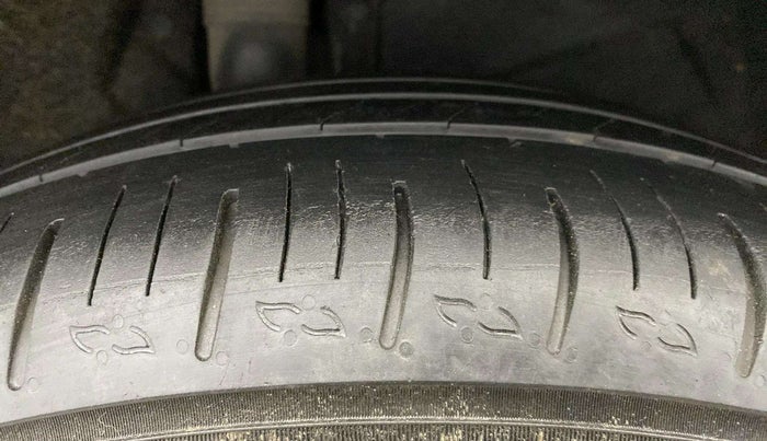 2022 Mahindra XUV700 MX D MT 5 STR, Diesel, Manual, 58,937 km, Right Rear Tyre Tread