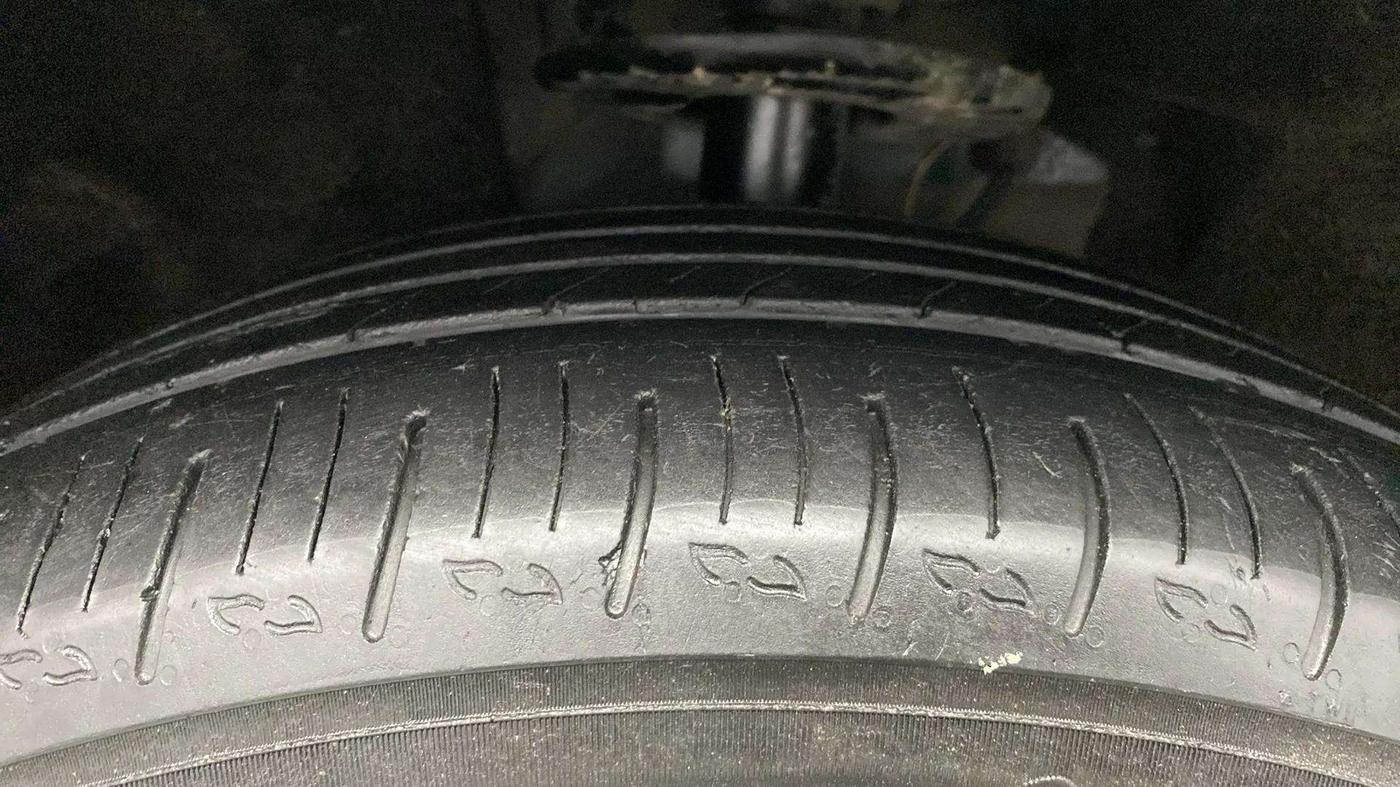 2022 Mahindra XUV700 MX D MT 5 STR, Diesel, Manual, 58,937 km, Left Front Tyre Tread
