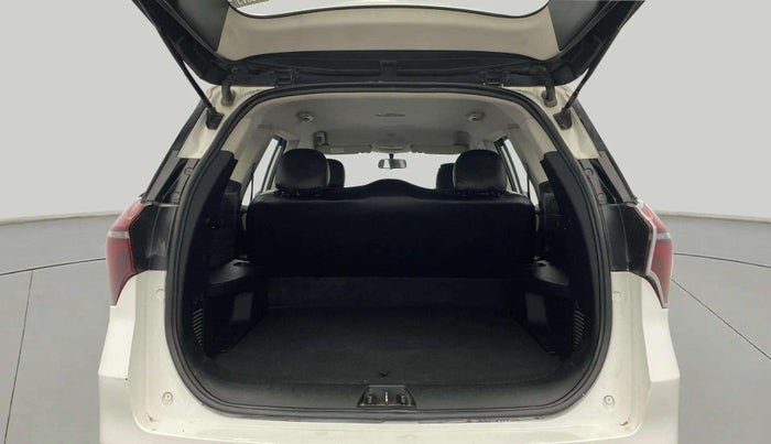2022 Mahindra XUV700 MX D MT 5 STR, Diesel, Manual, 58,937 km, Boot Open Zoomed View