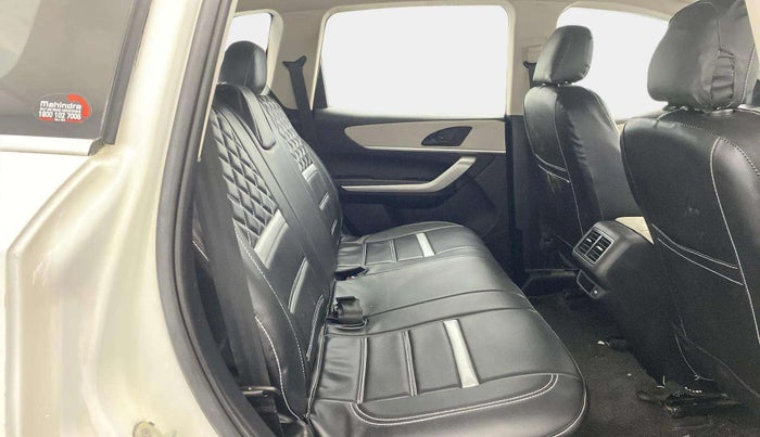 2022 Mahindra XUV700 MX D MT 5 STR, Diesel, Manual, 58,937 km, Right Side Rear Door Cabin