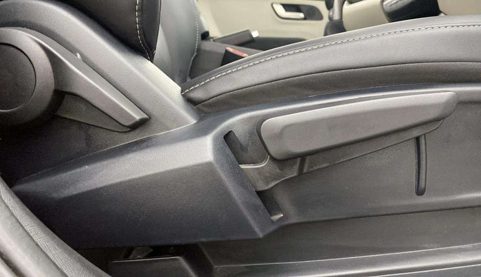2021 Tata ALTROZ XZ PLUS PETROL, Petrol, Manual, 38,926 km, Driver Side Adjustment Panel