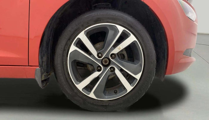 2021 Tata ALTROZ XZ PLUS PETROL, Petrol, Manual, 38,926 km, Right Front Wheel