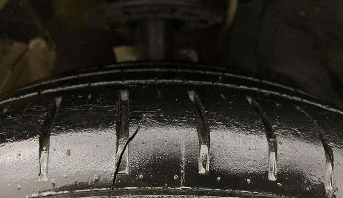 2022 Maruti Baleno ZETA PETROL 1.2, Petrol, Manual, 42,909 km, Right Front Tyre Tread