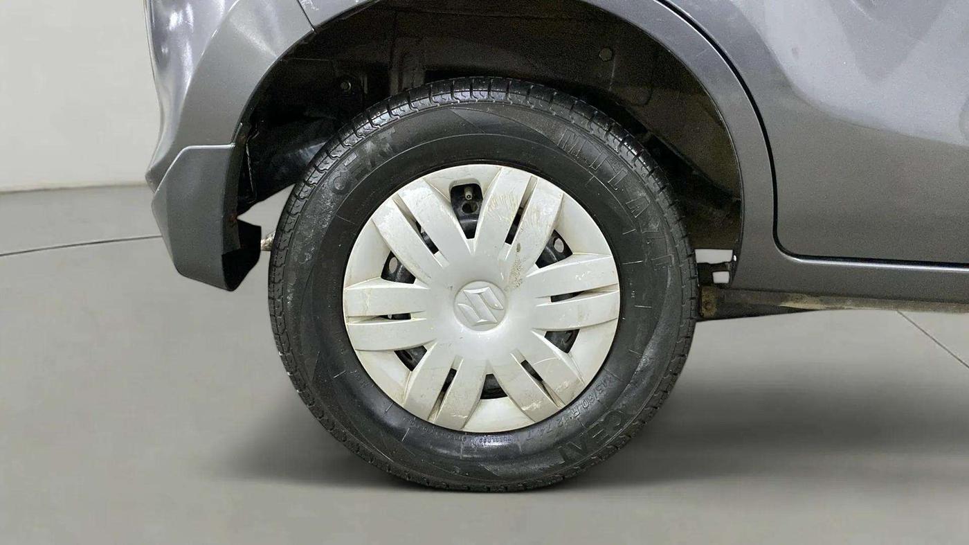 2015 Maruti Alto 800 LXI, Petrol, Manual, 8,737 km, Right Rear Wheel