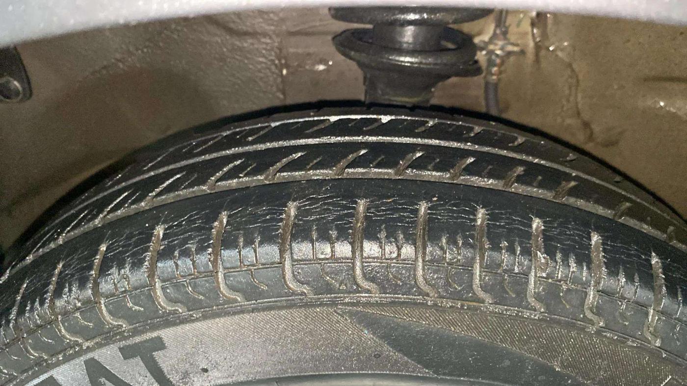 2015 Maruti Alto 800 LXI, Petrol, Manual, 8,737 km, Left Front Tyre Tread