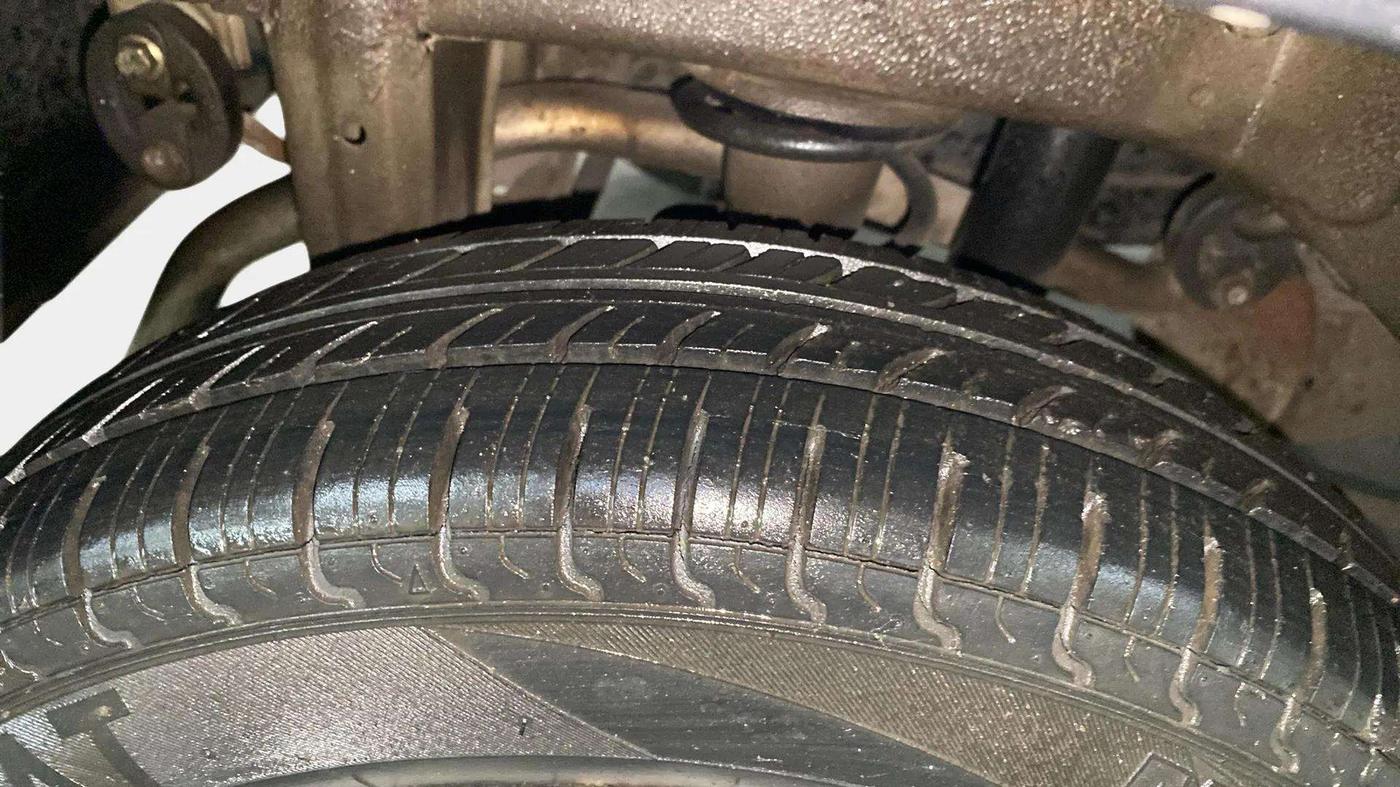 2015 Maruti Alto 800 LXI, Petrol, Manual, 8,737 km, Right Rear Tyre Tread
