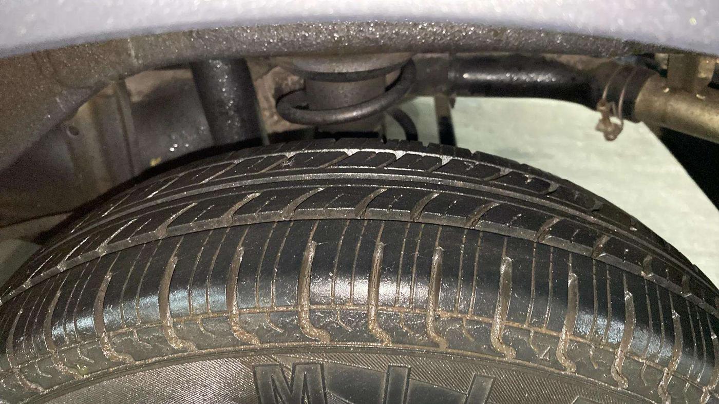 2015 Maruti Alto 800 LXI, Petrol, Manual, 8,737 km, Left Rear Tyre Tread