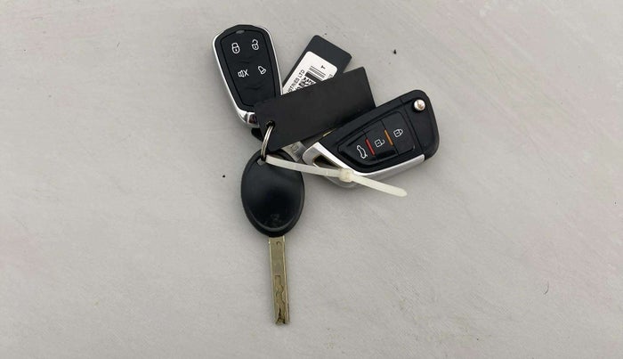 2022 Tata Tiago XE PETROL, Petrol, Manual, 53,473 km, Key Close Up