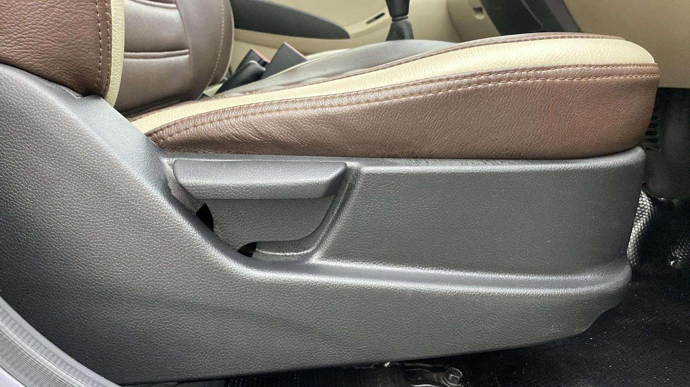 2018 Hyundai Eon MAGNA +, Petrol, Manual, 38,567 km, Driver Side Adjustment Panel