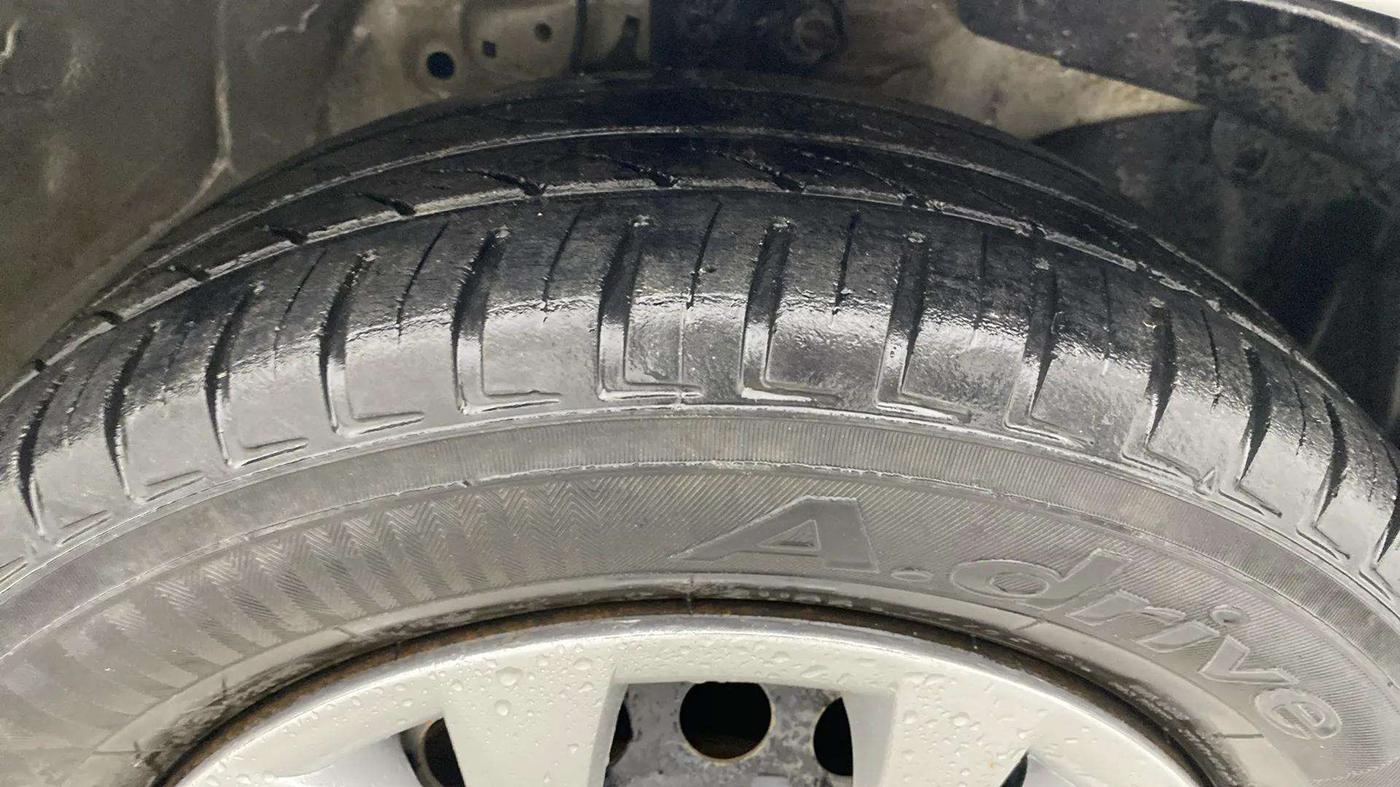 2015 Honda Amaze 1.2L I-VTEC S, Petrol, Manual, 85,612 km, Right Front Tyre Tread