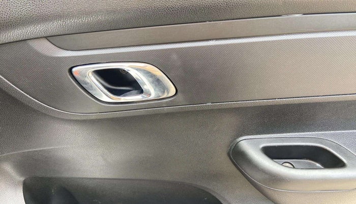 2019 Renault Kwid RXT 0.8 (O), Petrol, Manual, 84,271 km, Driver Side Door Panels Control