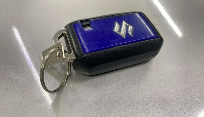 2023 Maruti Swift ZXI PLUS AMT, Petrol, Automatic, 13,587 km, Key Close Up
