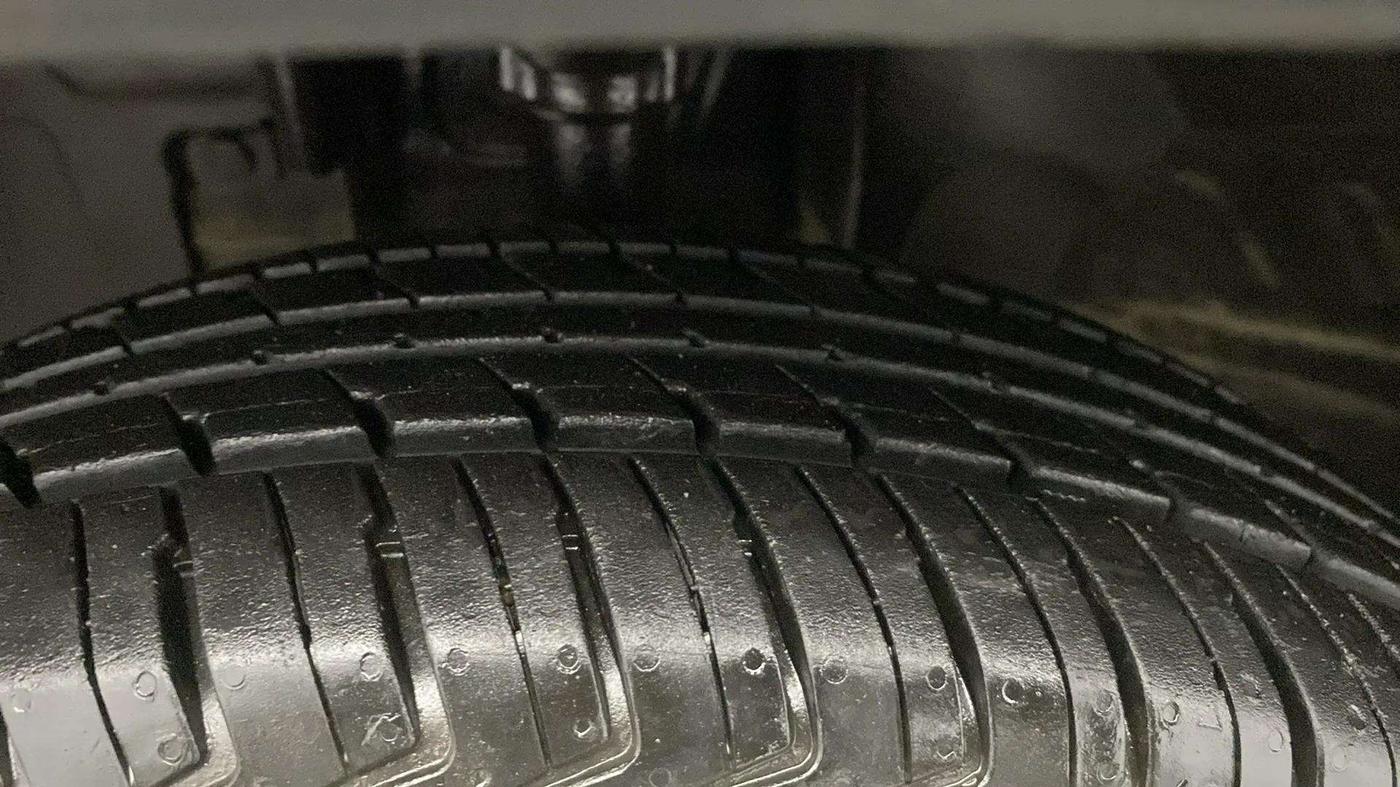 2018 Renault Kwid RXT 1.0, CNG, Manual, 72,428 km, Left Front Tyre Tread
