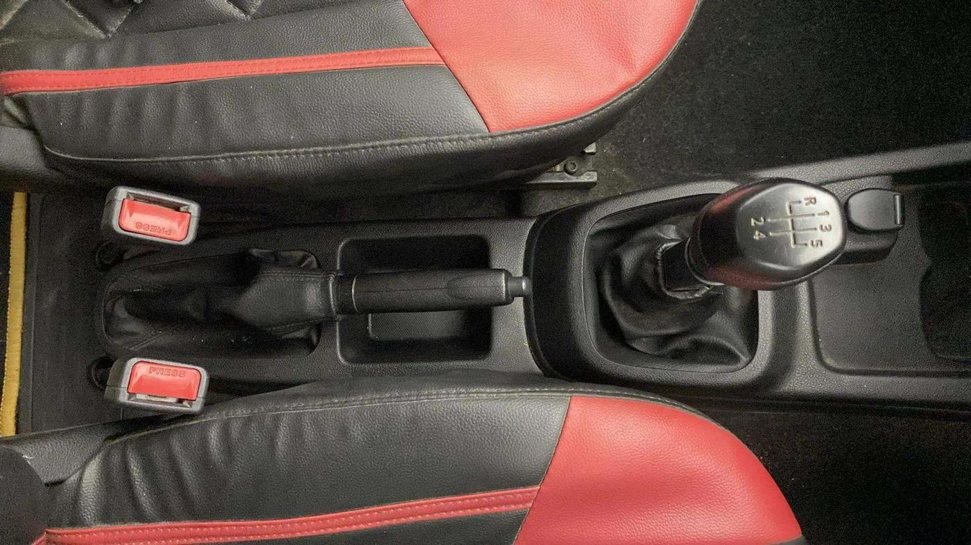 2018 Renault Kwid RXT 1.0, CNG, Manual, 72,428 km, Gear Lever