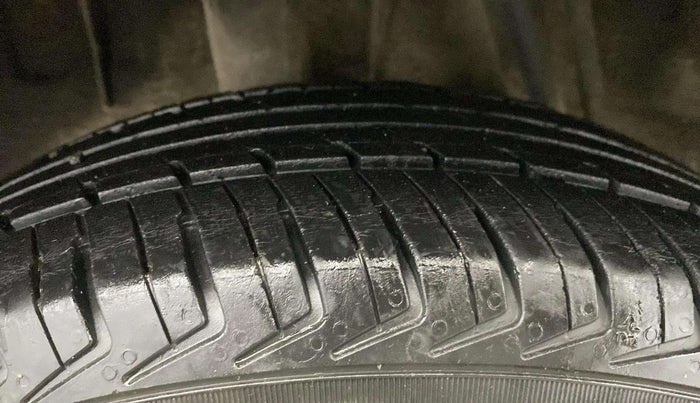 2018 Renault Kwid RXT 1.0, CNG, Manual, 72,511 km, Right Rear Tyre Tread