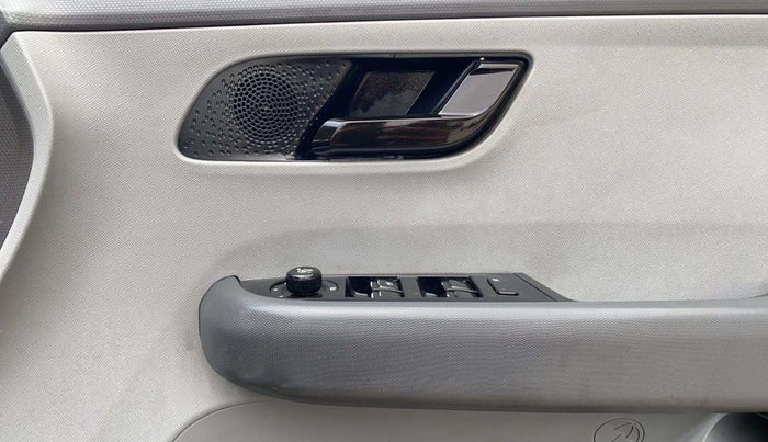 2020 Tata ALTROZ XT PETROL, Petrol, Manual, 83,507 km, Driver Side Door Panels Control