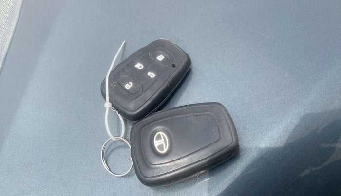 2020 Tata ALTROZ XT PETROL, Petrol, Manual, 83,507 km, Key Close Up