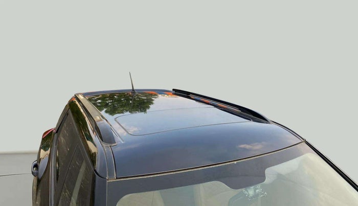 2023 Mahindra XUV300 W6 1.2 PETROL, Petrol, Manual, 17,192 km, Roof