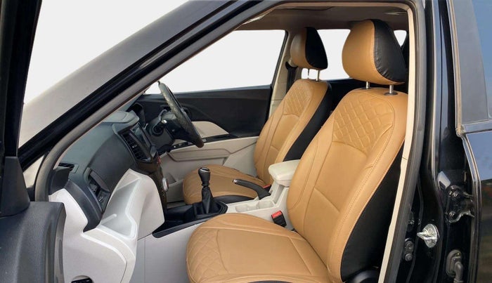 2023 Mahindra XUV300 W6 1.2 PETROL, Petrol, Manual, 17,192 km, Right Side Front Door Cabin