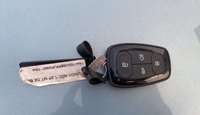2023 Tata PUNCH ACCOMPLISHED MT, Petrol, Manual, 14,653 km, Key Close Up