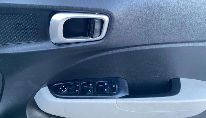 2023 Hyundai VENUE S(O) 1.2, Petrol, Manual, 10,476 km, Driver Side Door Panels Control