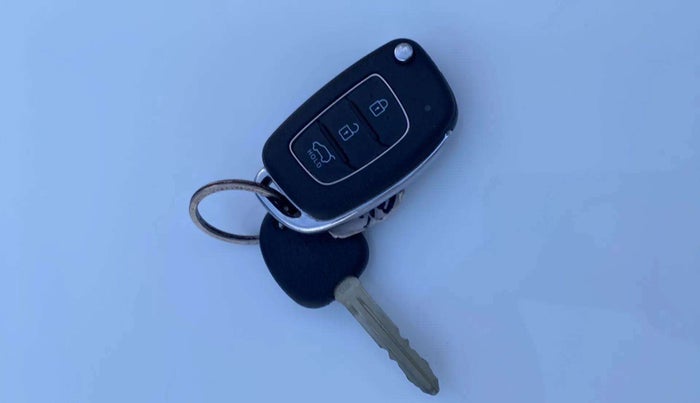 2023 Hyundai VENUE S(O) 1.2, Petrol, Manual, 10,476 km, Key Close Up