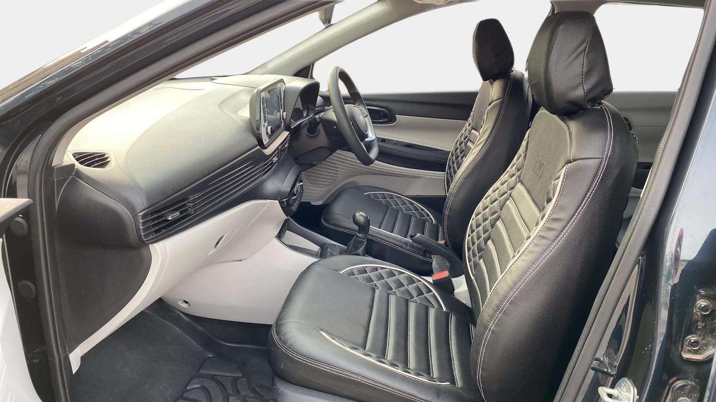2024 Hyundai NEW I20 Sportz (O) 1.2, Petrol, Manual, 10,964 km, Right Side Front Door Cabin