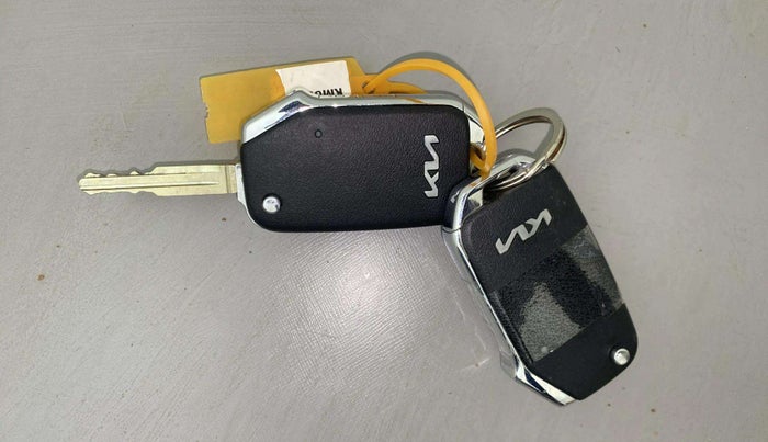 2024 KIA SONET HTK 1.2 PETROL MT, Petrol, Manual, 6,523 km, Key Close Up