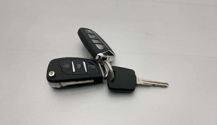 2022 Nissan MAGNITE XE, Petrol, Manual, 41,204 km, Key Close Up