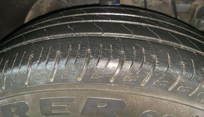 2019 Mahindra XUV300 W6 1.2 PETROL, Petrol, Manual, 47,498 km, Right Front Tyre Tread