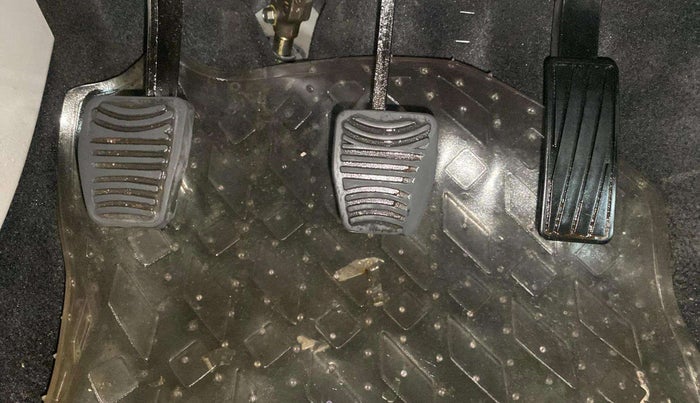 2019 Mahindra XUV300 W6 1.2 PETROL, Petrol, Manual, 47,498 km, Pedals