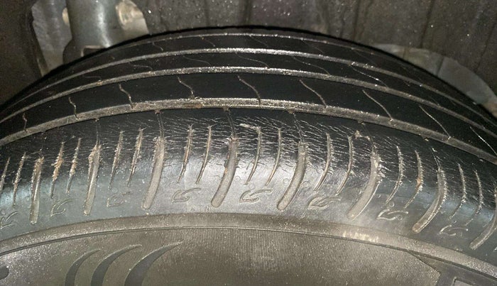 2019 Mahindra XUV300 W6 1.2 PETROL, Petrol, Manual, 47,498 km, Left Rear Tyre Tread