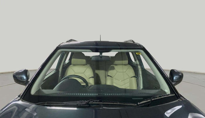 2019 Mahindra XUV300 W6 1.2 PETROL, Petrol, Manual, 47,498 km, Front Windshield