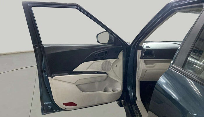 2019 Mahindra XUV300 W6 1.2 PETROL, Petrol, Manual, 47,498 km, LHS Front Door