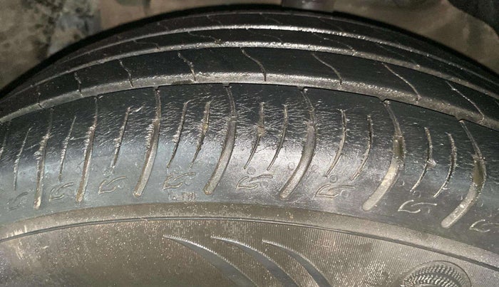 2019 Mahindra XUV300 W6 1.2 PETROL, Petrol, Manual, 47,498 km, Left Front Tyre Tread