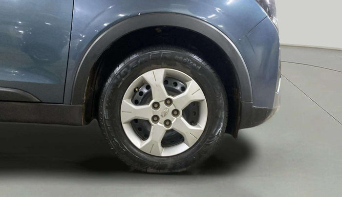 2019 Mahindra XUV300 W6 1.2 PETROL, Petrol, Manual, 47,498 km, Right Front Wheel