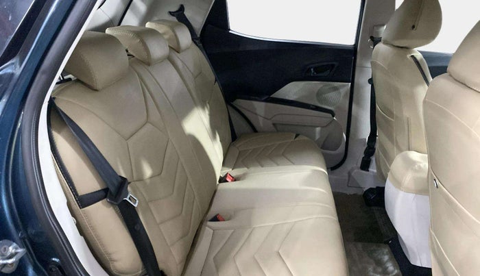 2019 Mahindra XUV300 W6 1.2 PETROL, Petrol, Manual, 47,498 km, Right Side Rear Door Cabin