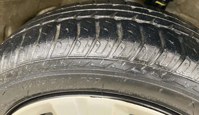 2016 Maruti Wagon R 1.0 VXI AMT, Petrol, Automatic, 36,184 km, Right Front Tyre Tread
