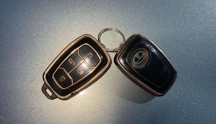 2023 Tata PUNCH ACCOMPLISHED MT CNG, CNG, Manual, 17,489 km, Key Close Up