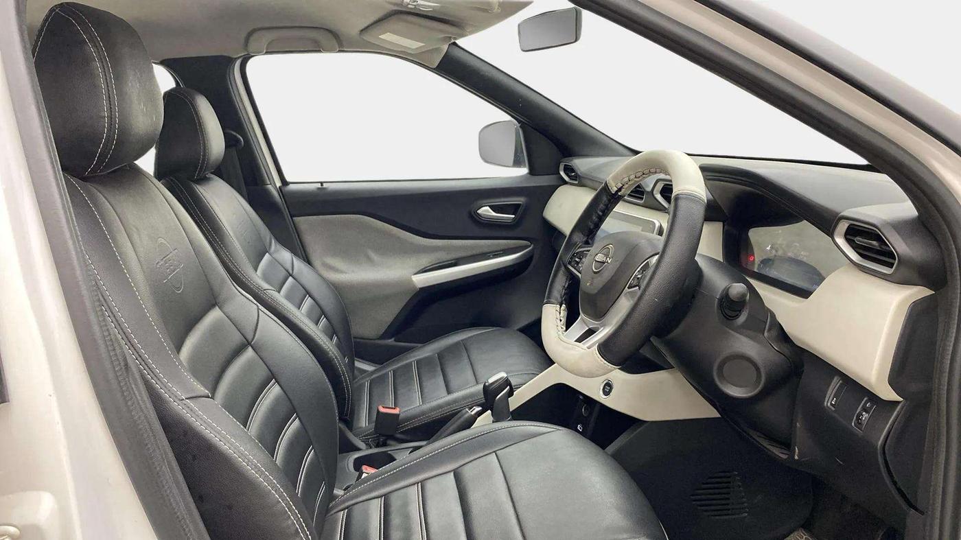 2020 Nissan MAGNITE XV TURBO CVT, Petrol, Automatic, 1,08,668 km, Right Side Front Door Cabin