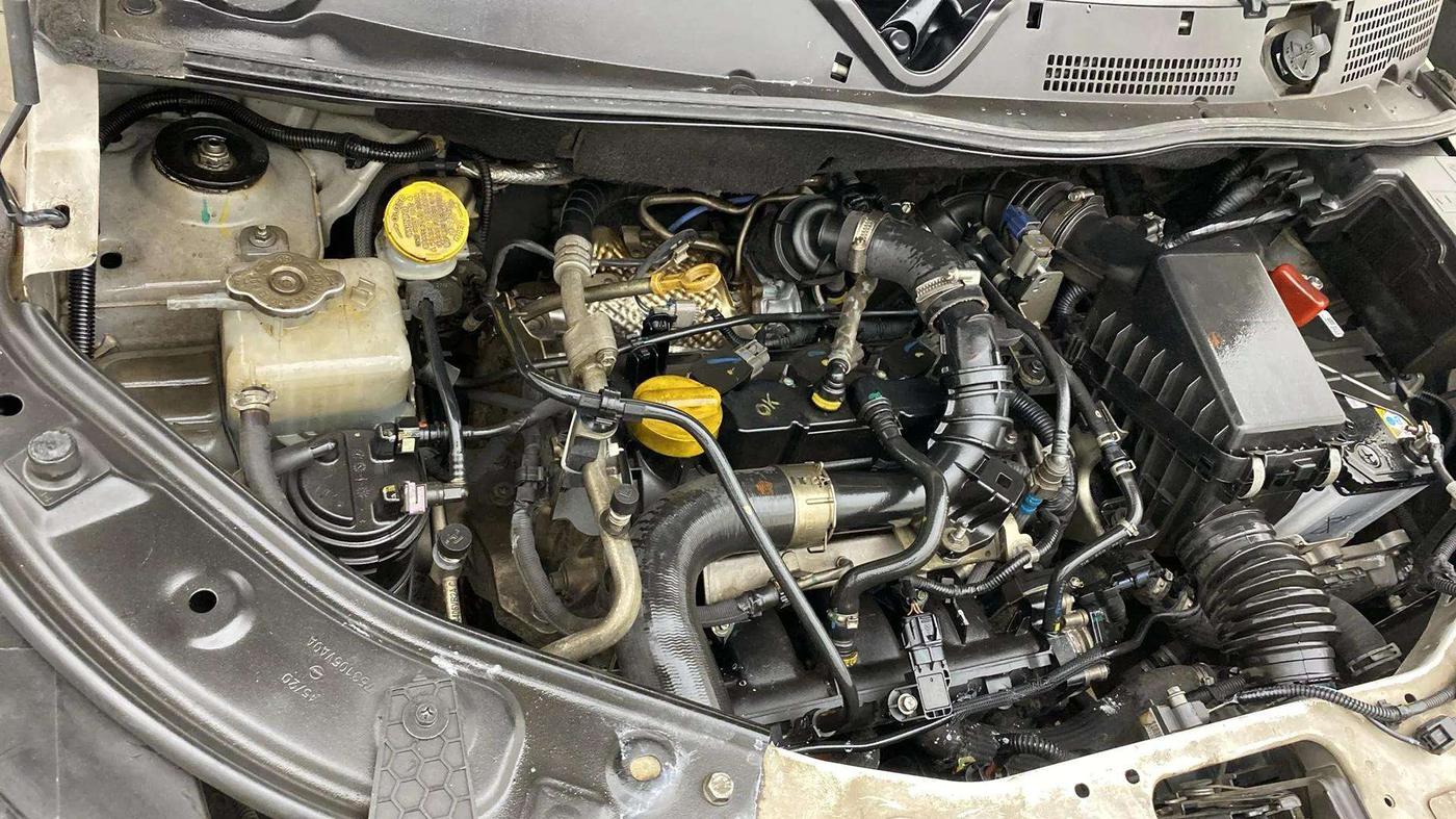 2020 Nissan MAGNITE XV TURBO CVT, Petrol, Automatic, 1,08,668 km, Engine View - Right