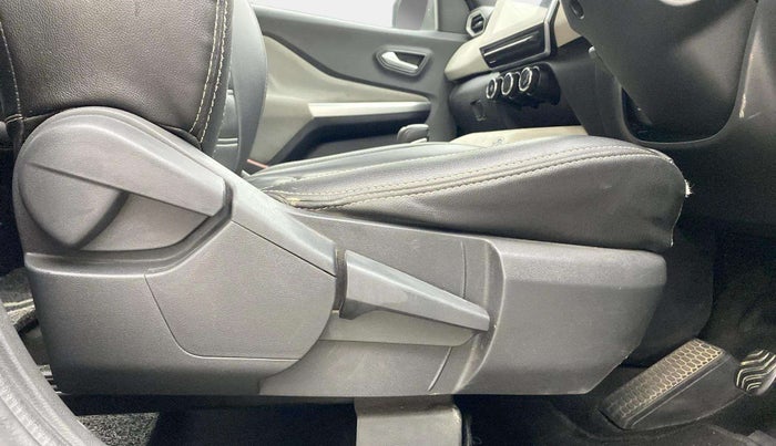 2020 Nissan MAGNITE XV TURBO CVT, Petrol, Automatic, 1,08,462 km, Driver Side Adjustment Panel